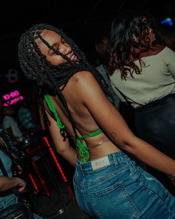 Afrovice---Petronio